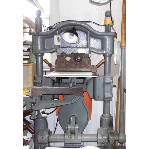 Antik  Prägepresse  30x40 cm 220 V